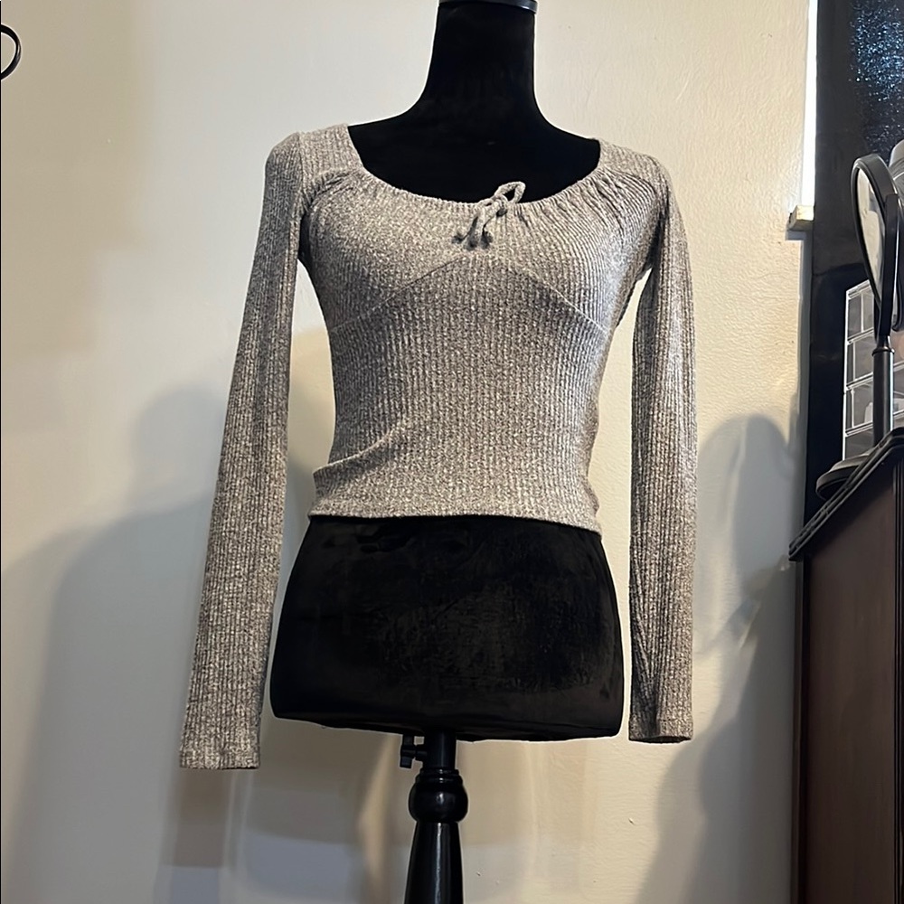 Women's Gray Long Sleeve Top